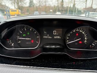 Peugeot 208 1.2 PureTech Signature NAVIGATIE picture 20