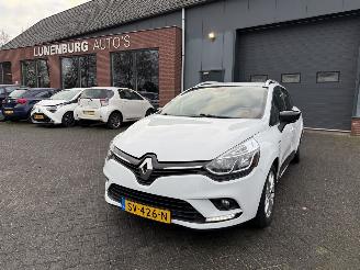 krockskadad bil auto Renault Clio 0.9 TCe Limited  NAVIGATIE  Stationwagen 5-dr. 2018/6