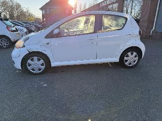 Toyota Aygo 1.0-12V Comfort  AIRCO  (Hatchback 5-dr.) picture 2
