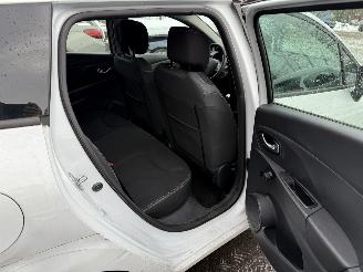Renault Clio 0.9 TCe Intens  NAVIGATIE Stationwagen 5-dr. picture 11