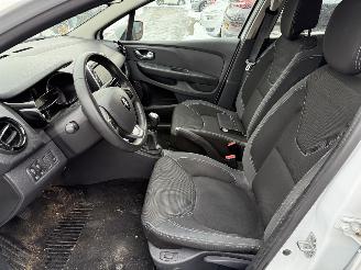 Renault Clio 0.9 TCe Intens  NAVIGATIE Stationwagen 5-dr. picture 18