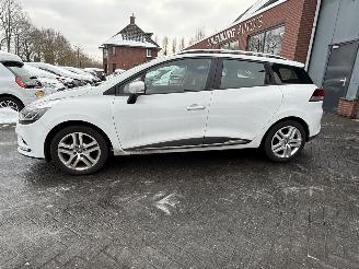 Renault Clio 0.9 TCe Intens  NAVIGATIE Stationwagen 5-dr. picture 2