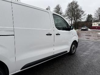 Toyota Proace 2.0 D-4D Cool Comfort Long picture 32