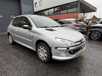 skadebil auto Peugeot 206 1.4 Génération (Hatchback 3-dr.) 2009/2