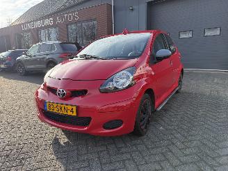 Avarii autoturisme Toyota Aygo 1.0-12V Access (Hatchback 5-dr.) 2012/1