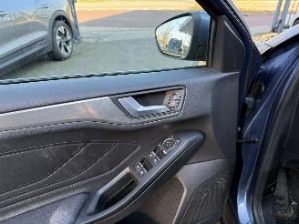 Ford Focus 1.0 EcoBoost Titanium Business picture 23