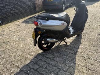 Peugeot  KISBEE picture 7