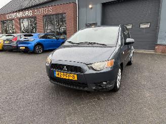 uszkodzony samochody osobowe Mitsubishi Colt 1.3 Edition Two (Hatchback 5-dr.) 2011/1