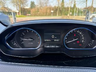 Peugeot 2008 1.2 PureTech Allure (SUV 5-dr.) picture 16