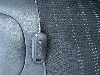 Peugeot 2008 1.2 PureTech Allure (SUV 5-dr.) picture 27