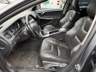 Volvo V-60 2.4 D6 Twin Engine R-Design picture 21
