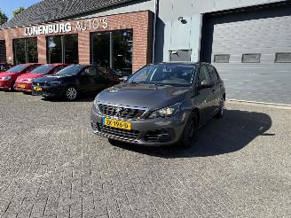 Auto incidentate Peugeot 308 1.2 PureTech Blue Lease  LEER (Hatchback 5-dr.) 2019/6