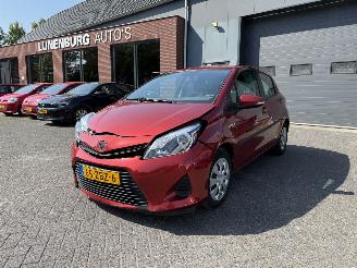 damaged passenger cars Toyota Yaris 1.5 Full Hybrid Aspiration (Hatchback 5-dr.) 2012/10