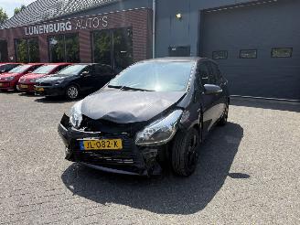 krockskadad bil auto Toyota Yaris 1.5 Full Hybrid Aspiration (Hatchback 5-dr.) 2014/2