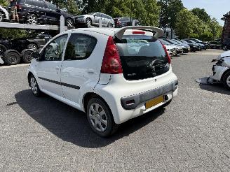 Peugeot 107 1.0-12V XS (Hatchback 5-dr.) picture 3
