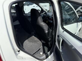 Peugeot 107 1.0-12V XS (Hatchback 5-dr.) picture 12