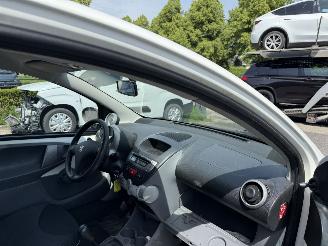 Peugeot 107 1.0-12V XS (Hatchback 5-dr.) picture 11