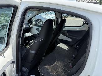 Peugeot 107 1.0-12V XS (Hatchback 5-dr.) picture 14