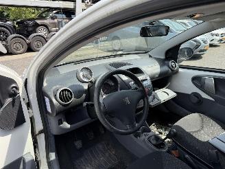 Peugeot 107 1.0-12V XS (Hatchback 5-dr.) picture 16
