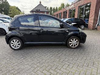 Toyota Aygo 1.0-12V  AIRCO (Hatchback 5-dr.) picture 2