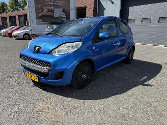  Peugeot 107 1.0-12V XS (Hatchback 5-dr.) 2011/2