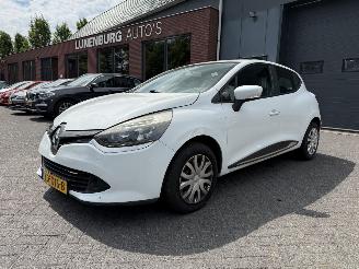Damaged car Renault Clio 1.2 16V  AIRCO NAVIGATIE  (Hatchback 5-dr.) 2014/4