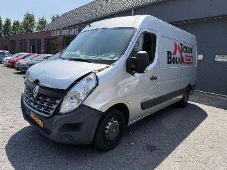 krockskadad bil bedrijf Renault Master T33 2.3 dCi L2H2 (Bedrijfsauto 5-dr.) 2015/8