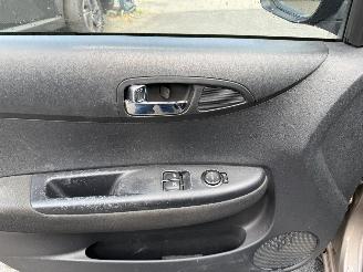 Hyundai I-20 1.2i i-Deal (Hatchback 5-dr.) picture 11