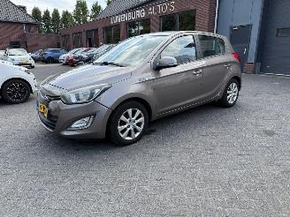 Damaged car Hyundai I-20 1.2i i-Deal (Hatchback 5-dr.) 2013/5