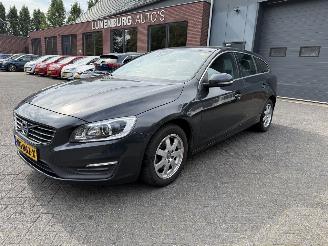 damaged passenger cars Volvo V-60 2.0 D2 Nordic+ (Stationwagen 5-dr.) 2016/9