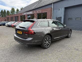 Schadeauto Volvo V-90 2.0 B4 Inscription PANORAMADAK  (Stationwagen 5-dr.) 2022/9