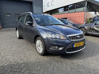 uszkodzony samochody osobowe Ford Focus 1.8 Limited (Stationwagen 5-dr.) 2010/1