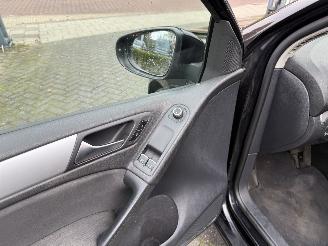 Volkswagen Golf 1.6 TDI Highline BlueMotion picture 21