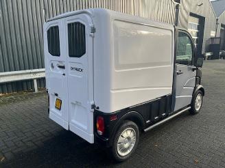 Aixam  D-Truck 400 Van 45KM picture 3