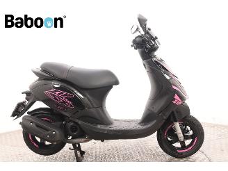 skadebil bromfiets Piaggio  Zip 45KM 2024/5