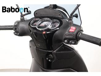 Piaggio Beverly 125 Police picture 16