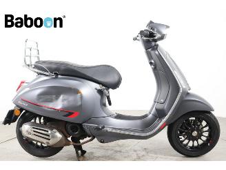krockskadad bil bromfiets Vespa  Sprint 45KM 2020/1