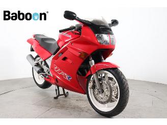 Honda VFR 750 F picture 2
