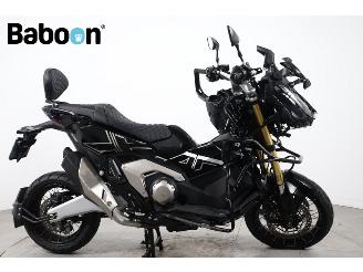 krockskadad bil motor Honda  X-ADV 2025/6