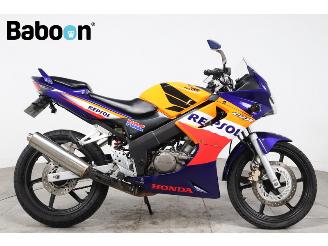 damaged motor cycles Honda CBR 125 R Repsol 2005/5