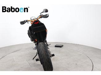 KTM 690 SMC R picture 3
