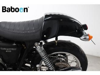 Triumph  Truxton 900 picture 19