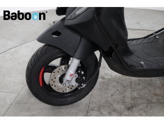 Piaggio  Zip 45KM picture 17