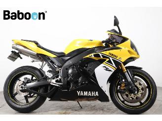 Yamaha  YZF-R1 picture 1