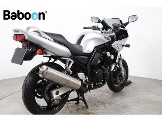 Yamaha FZS 600 Fazer picture 2