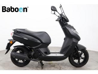 skadebil auto Peugeot C1 Kisbee S 25KM Black edition 2025/6