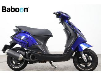skadebil bromfiets Piaggio  Zip 45KM 2019/6