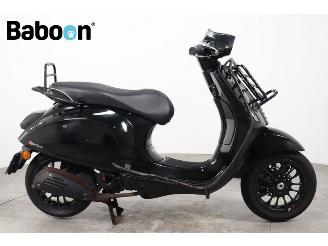 Vaurioauto  scooters Vespa  Sprint 45KM 2016/1