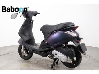 Piaggio  Zip 45KM picture 2