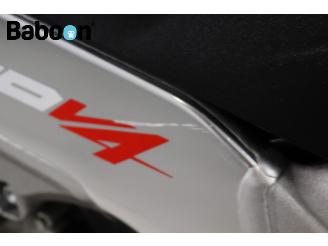 Aprilia Tuono V4 1100 R picture 11